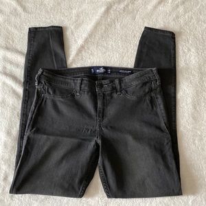 Hollister black low rise jean legging (size 11L)